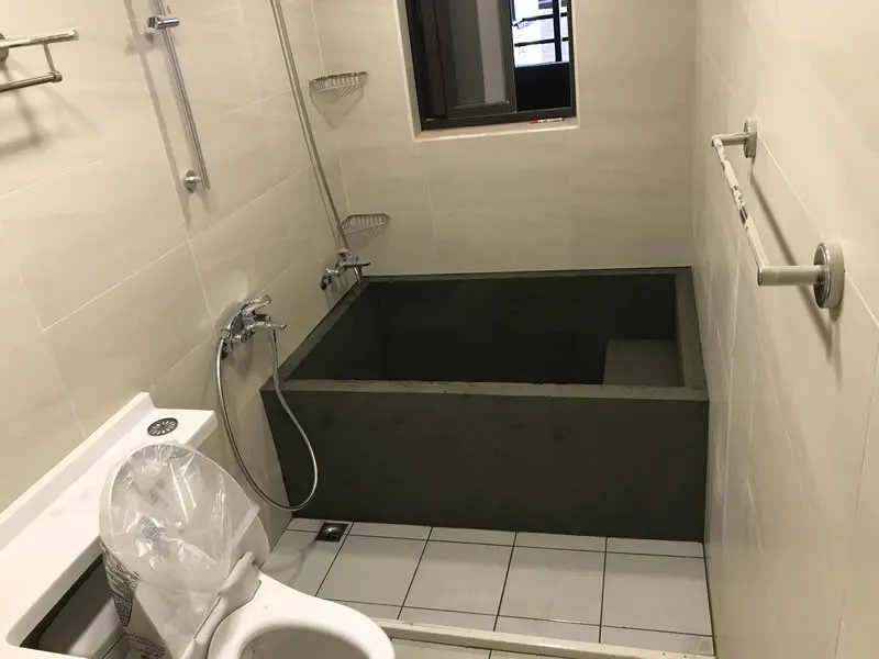 浴缸外觀完成粉光